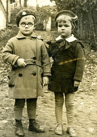 KKE 3077-7.jpg - Od lewej: Czerniewski Ryszard z sąsiadką, Wilno, 1939 r.